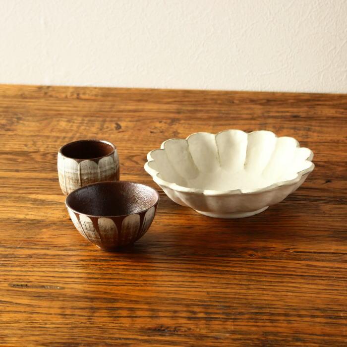 鉢 食器 ボウル 中鉢 盛り鉢 サラダボウル 煮物 和食器 おしゃれ かわいい 美濃焼 白 電子レンジ対応 食洗器対応 キッチン用品 雑貨 食事 陶器 土物 日本製 21cm |  | 05