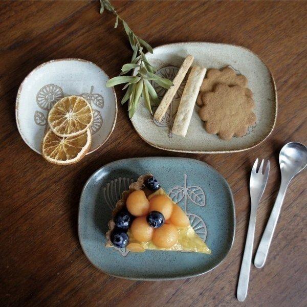 大皿 取り皿 おしゃれ お皿 プレート 瀬戸焼 角皿 ナデ角皿 花柄 北欧 21 5cmx16 5cm テーブルウエア キッチン用品 雑貨 和食器 食事 陶器 ギフト 日本製 A1701 生活雑貨 Willdo 通販 Yahoo ショッピング