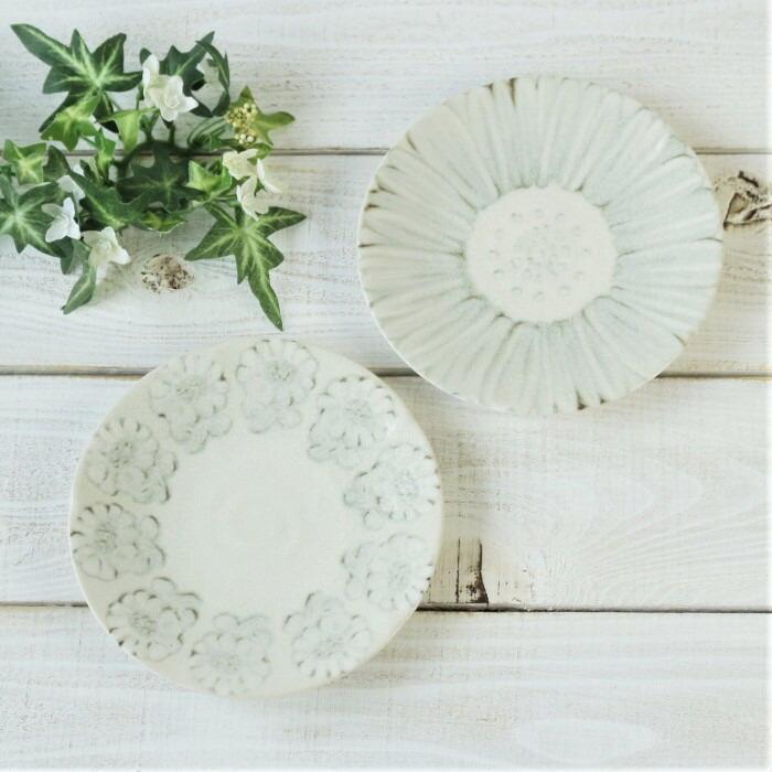 お皿 中皿 取り皿 おしゃれ 食器 丸皿 16 5cm 白 花 フラワー 食洗機対応 レンジ対応 テーブルウエアー キッチン用品 雑貨 食事 美濃焼 日本製 最大98 オフ