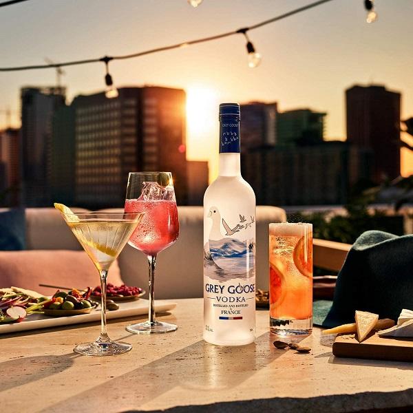 GREY GOOSE ウォッカ 700ml 3本セット 71jwWvc2-XL._UF350,350_QL80_.jpg