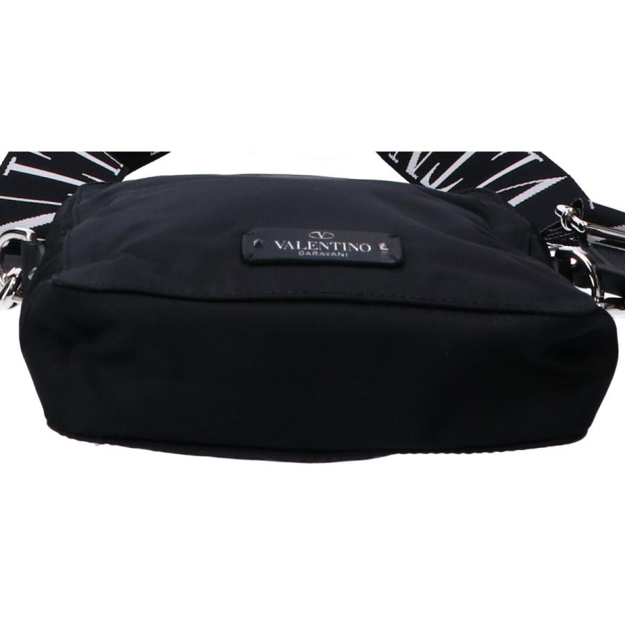 美品 VALENTINO ヴァレンティノ ナイロン/レザー ロックスタッズ 美品 VALENTINO ヴァレンティノ ナイロン/レザー ロックスタッズ
