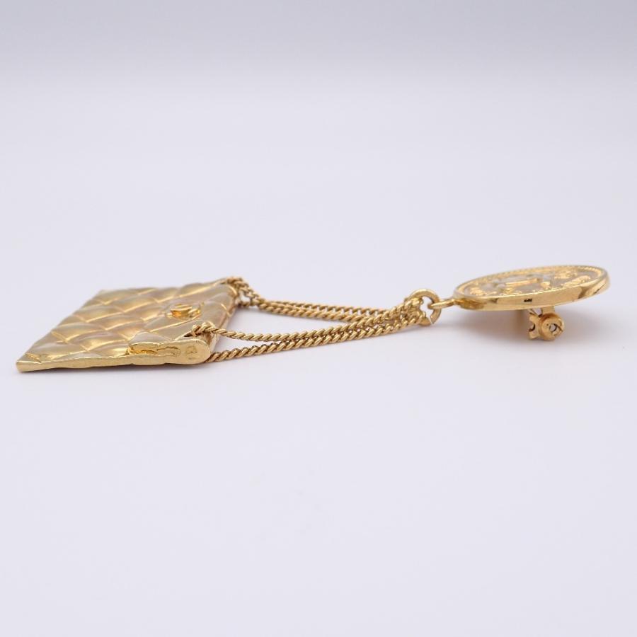 シャネル　マトラッセ　ブローチ CHANEL シャネル 94P マトラッセ バッグxココマーク メダル