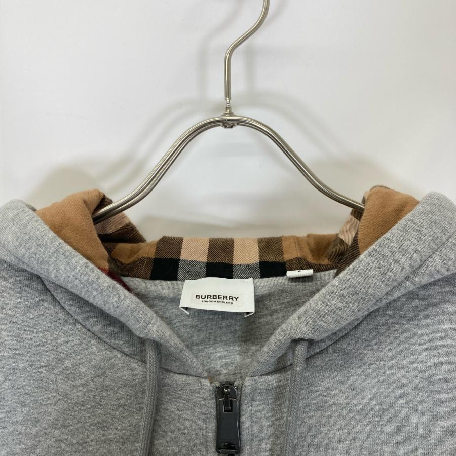 BURBERRY（バーバリー） 8061857 グレー コットン スクエアロゴ ジップ