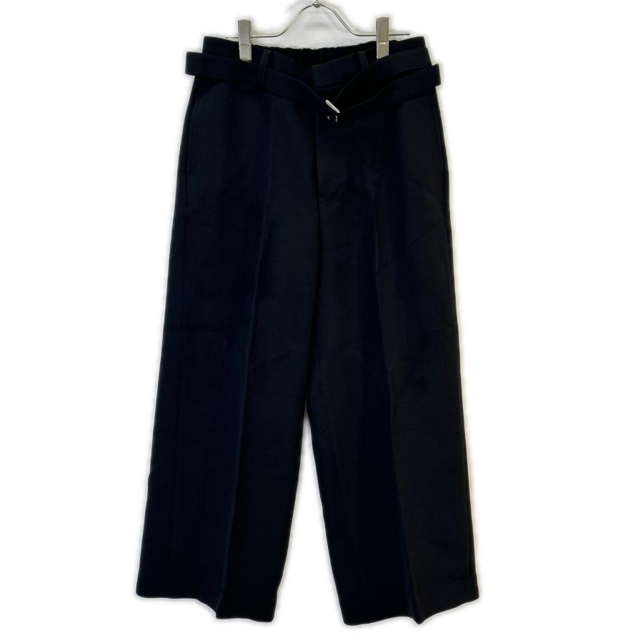 sacai（サカイ） 25SS ブラック ベルト付きセンタープレススラックス