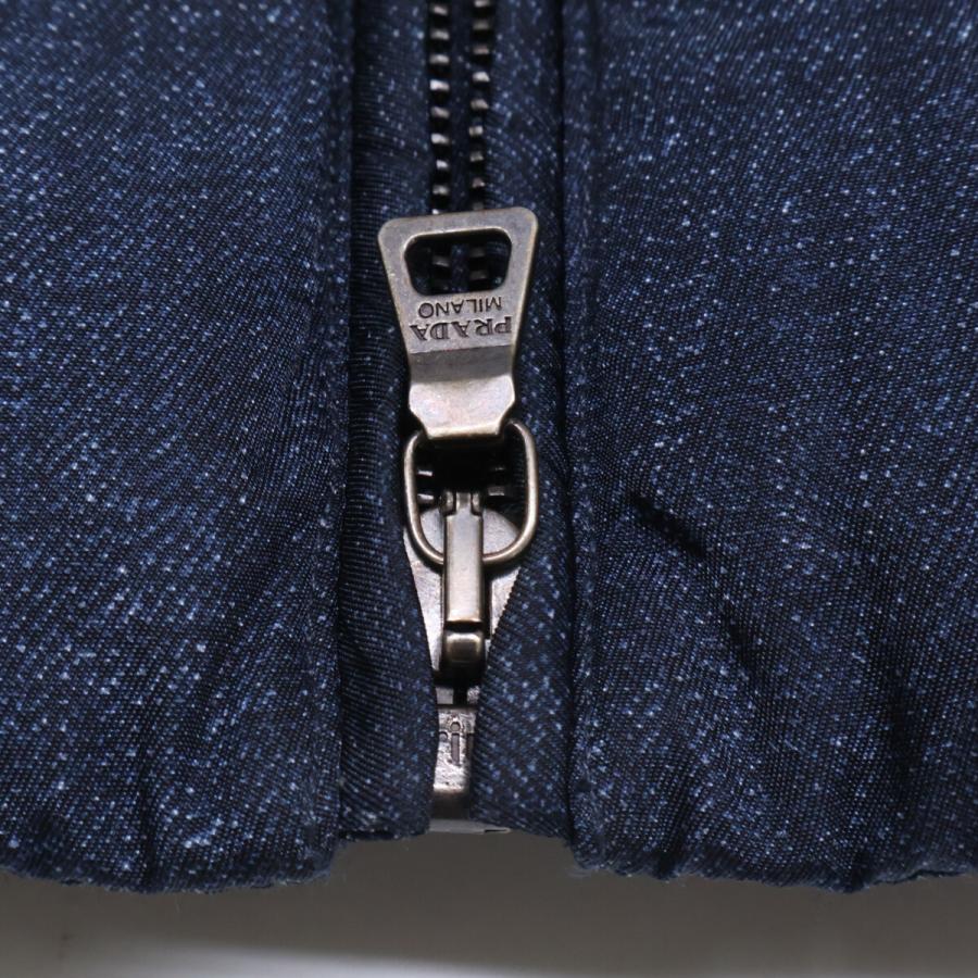 PRADA（プラダ） 29X149 11年製 ネイビー 三角プレート ダウンベスト