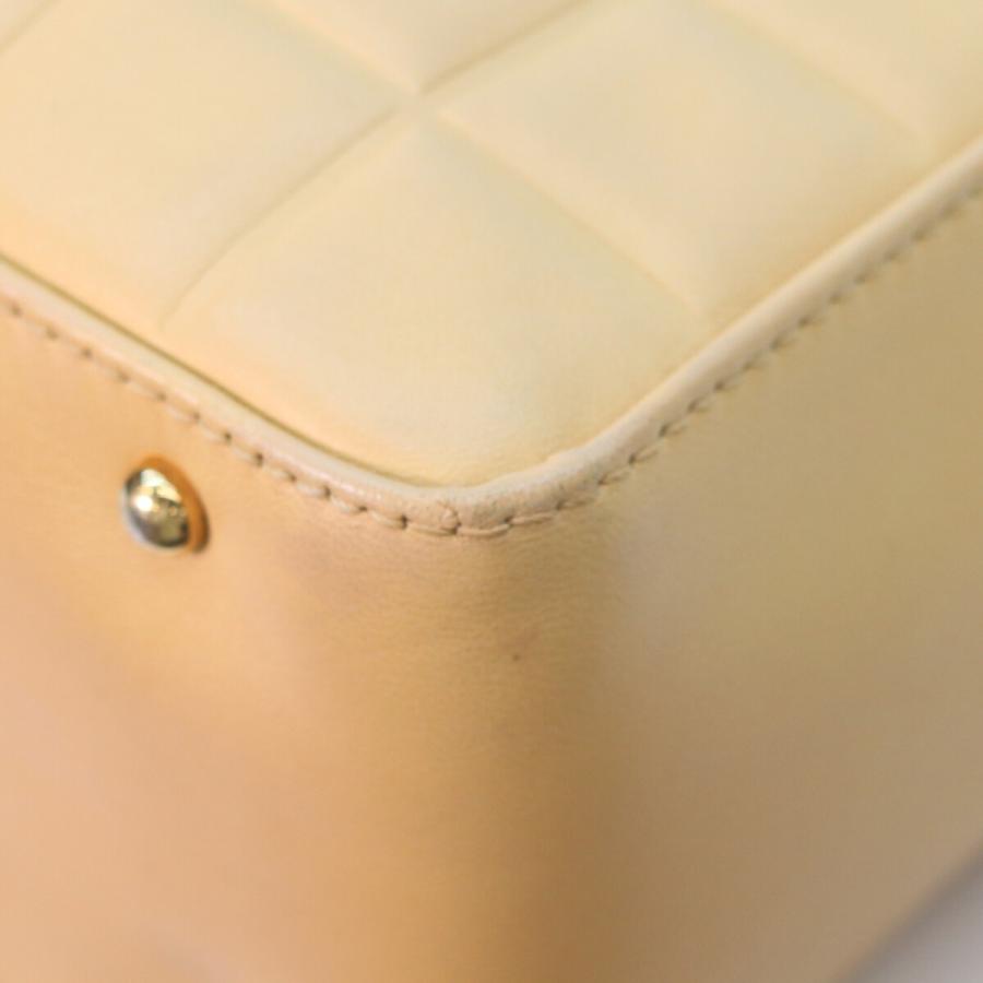 CHANEL シャネル A17809 ベージュ ラムスキン ゴールド金具 チョコバー ハンドバッグ レディースの画像