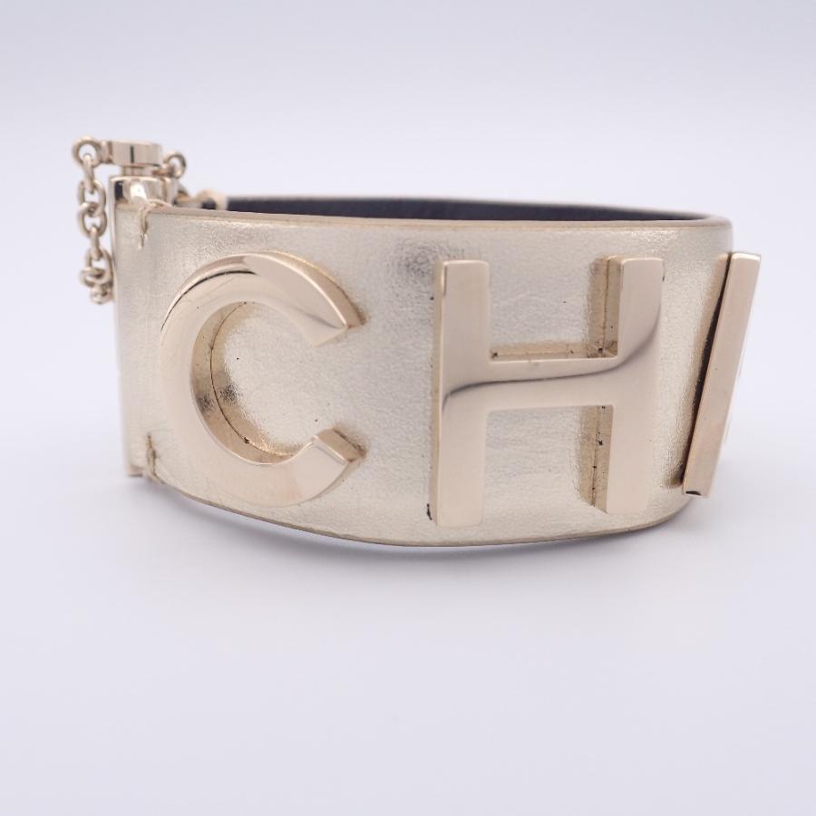 CHANEL レザー　ロゴ　バングル　B18B CHANEL（シャネル） B18B ロゴ メタリックレザーバングル S ゴールド