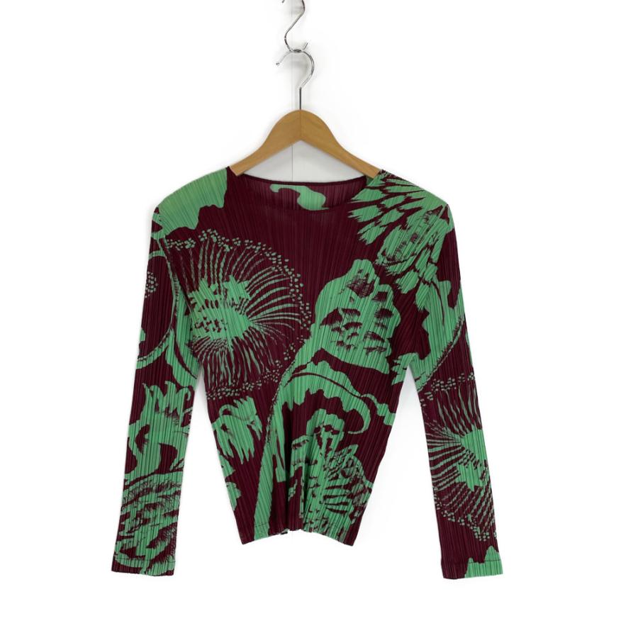 プリーツプリーズ クルーネック トップス RIB KNIT – isseymiyake.com