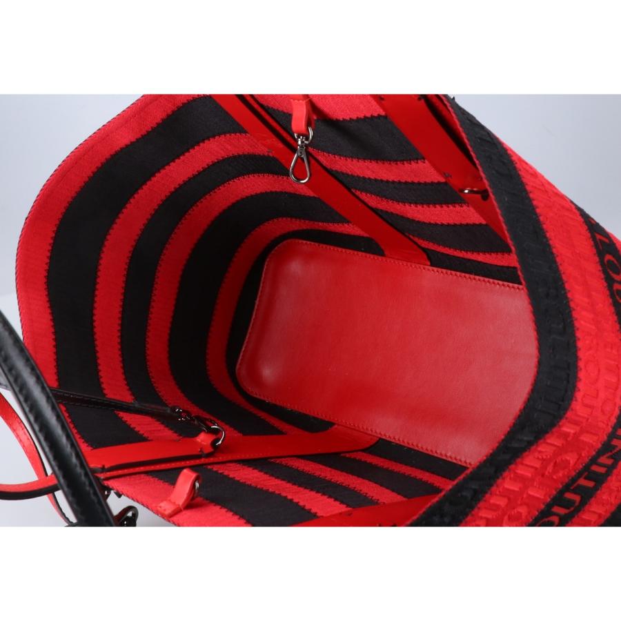 Christian Louboutin クリスチャンルブタン ロゴエンボス