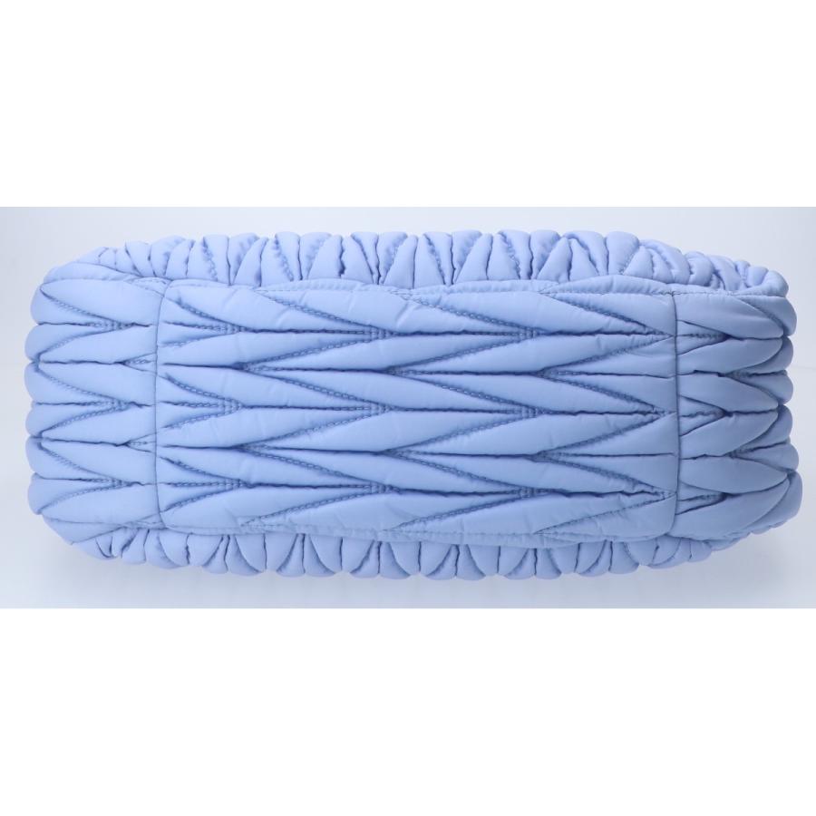 miu miu（ミュウミュウ） ワンダーマテラッセ ミニポーチチャーム付き