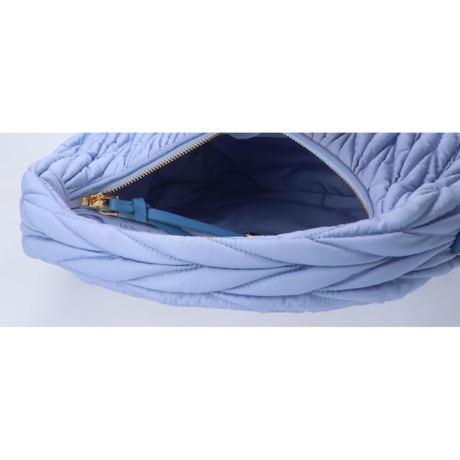 miu miu（ミュウミュウ） ワンダーマテラッセ ミニポーチチャーム付き