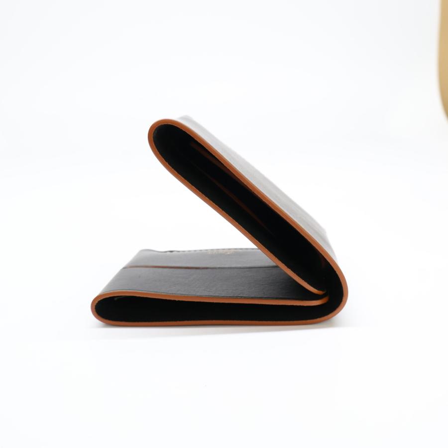 美品 il micio イルミーチョ レザー 二つ折り財布（小銭入れなし