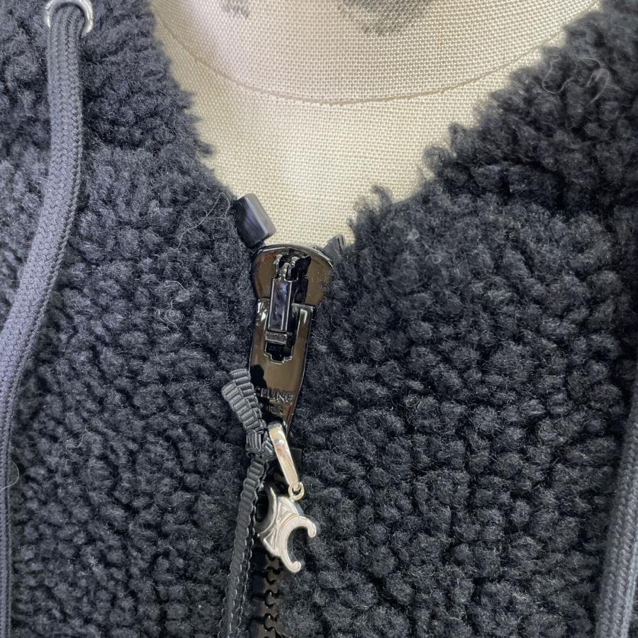 CELINE 新品同様/ セリーヌ 2Y906699M フードスタッズロゴ