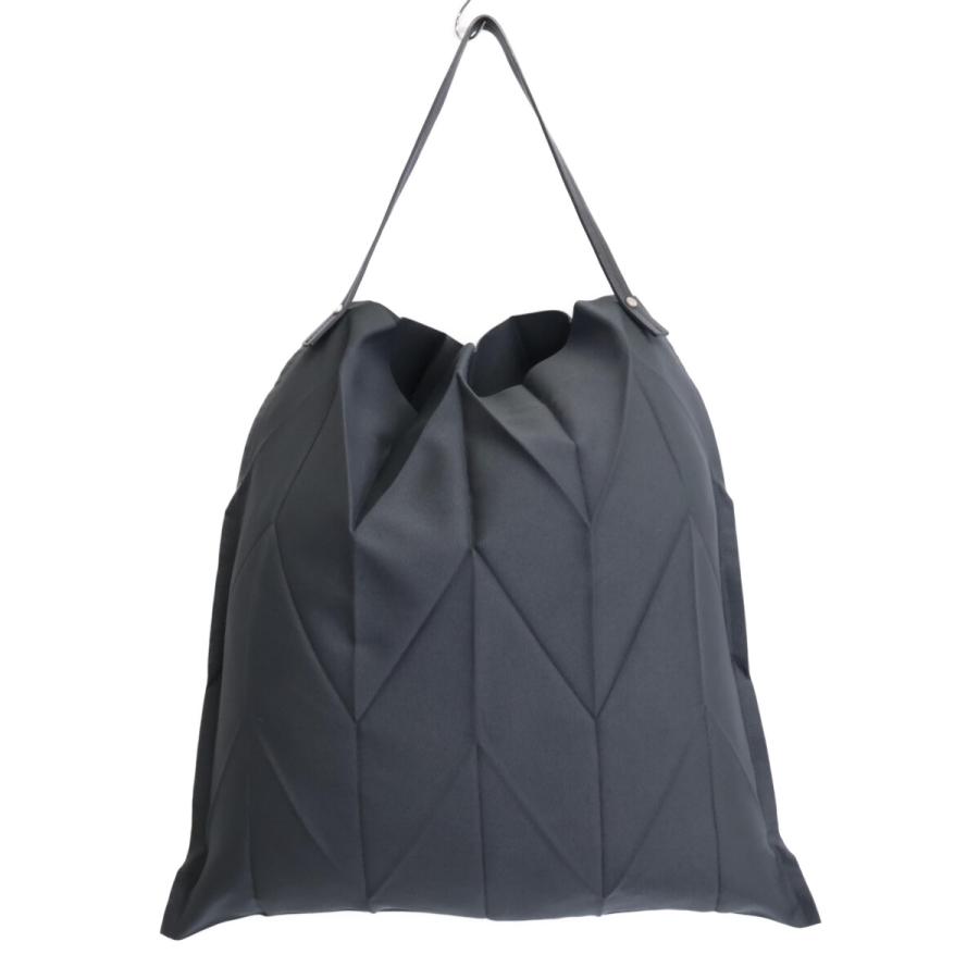 美品 ISSEY MIYAKE イッセイミヤケ xiittalaイッタラ PO4500058089