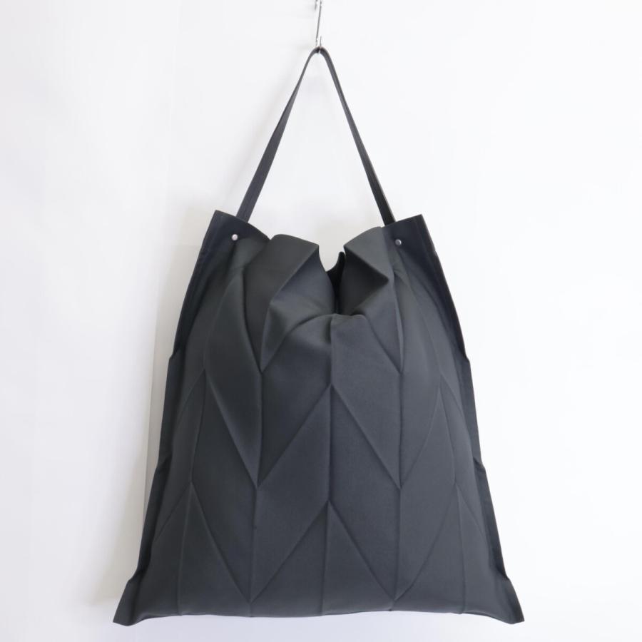 美品 ISSEY MIYAKE イッセイミヤケ xiittalaイッタラ PO4500058089