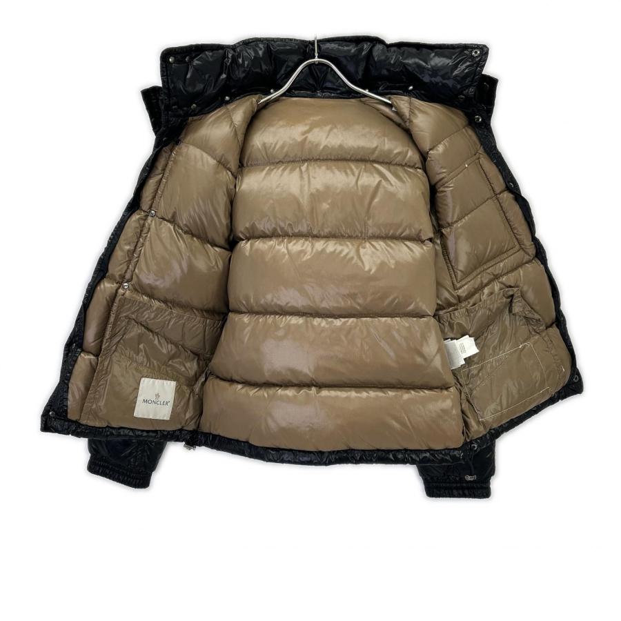 MONCLER（モンクレール） K2 ブラック フロントロゴ ダウンジャケット
