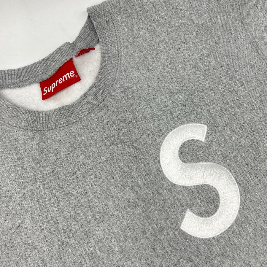 Supreme（シュプリーム） グレー Sロゴ 刺繍 クルーネック スウェット