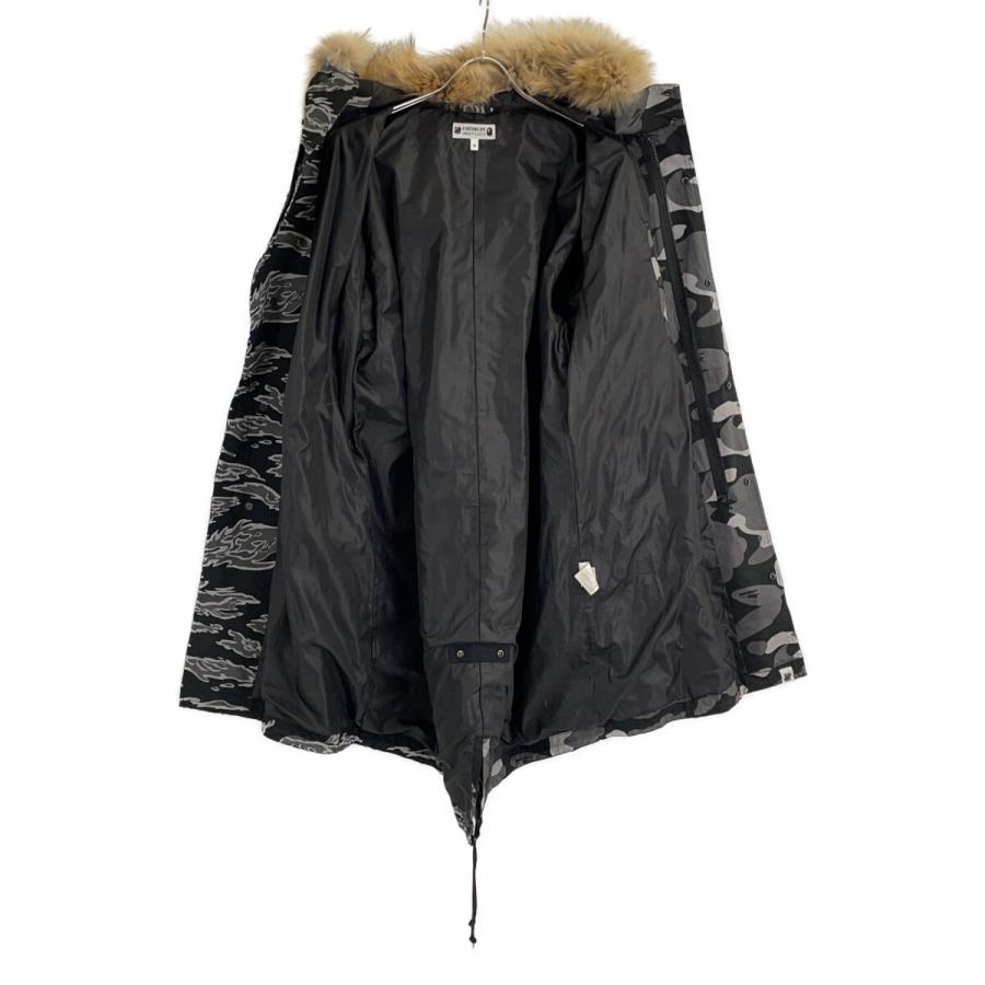 A BATHING APE アベイシングエイプ ×UNDEFEATED カモフラ M-51 モッズコート ブラック×グレー コート コットン メンズ 中古の画像