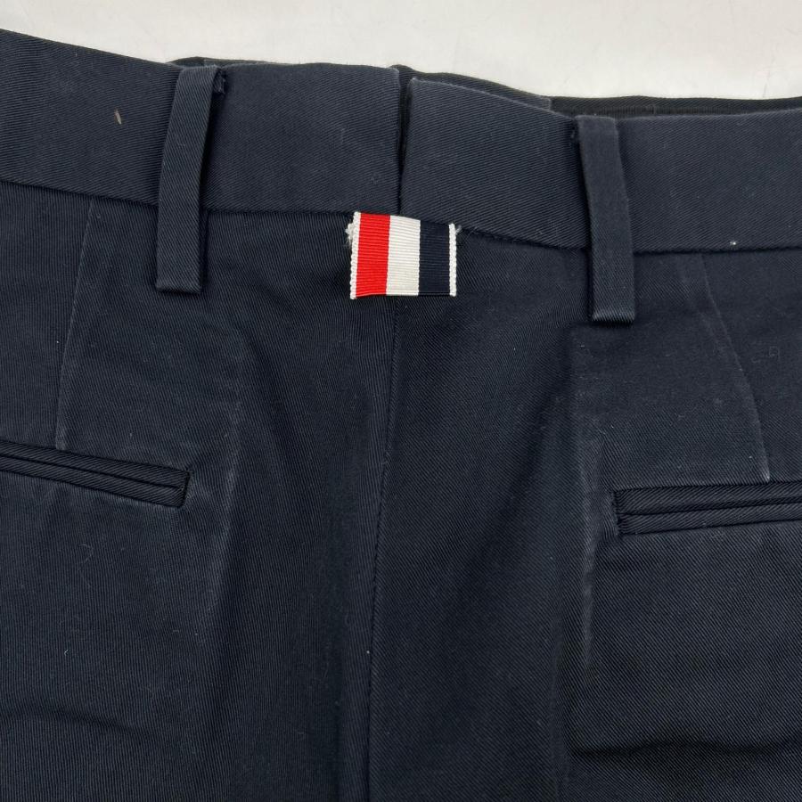 THOM BROWNE（トム ブラウン） MTU165AW7022 ネイビー チノ ハーフ