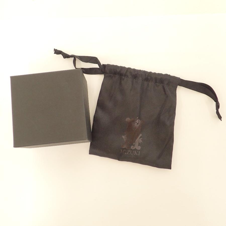美品 MIZUKI ミズキ K14WG スモール バナナフープ ピアス 美品 MIZUKI ミズキ K14WG スモール バナナフープ ピアス