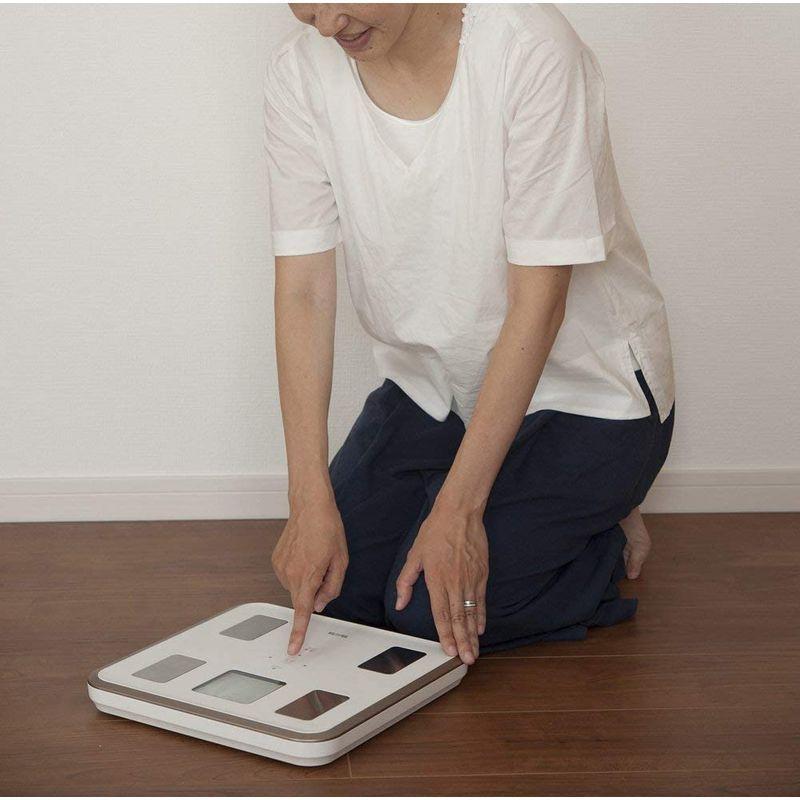 【推し】 タニタ 体重 体組成計 バックライト 日本製 ホワイト BC-810 WH フルドット液晶の表示画面採用/顔イラストや応援メッセージ表示 【1714061839】(10915円)