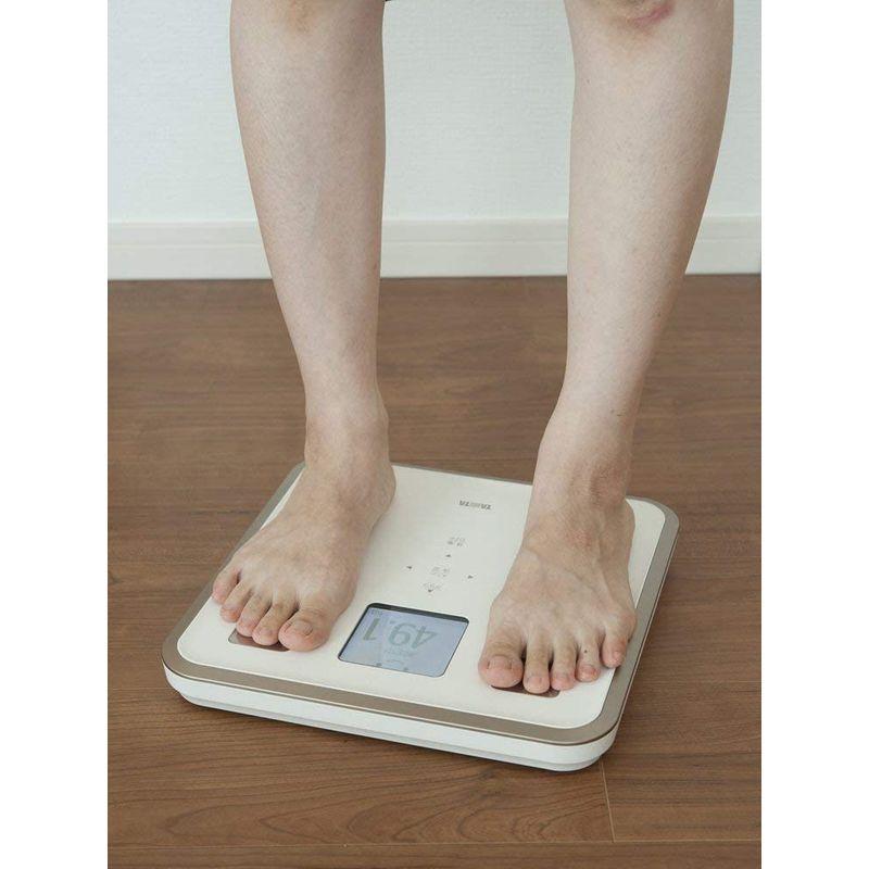 【推し】 タニタ 体重 体組成計 バックライト 日本製 ホワイト BC-810 WH フルドット液晶の表示画面採用/顔イラストや応援メッセージ表示 【1714061839】(10915円)