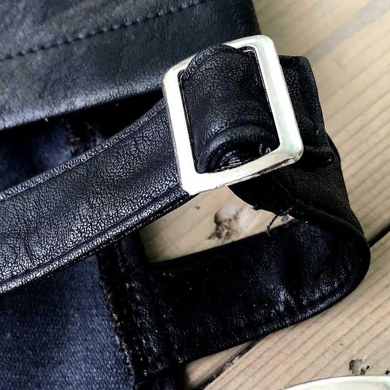 送料無料２〜３日後到着 レザーパンツ レディース ステージ カラオケ衣装 レザーショートパンツ セクシー 太ももに二つのバックル付き  M L XL黒 |  | 11