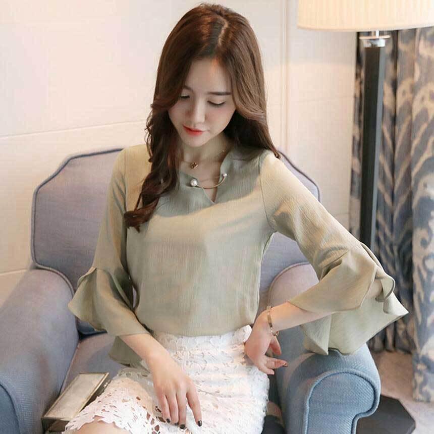 送料無料２〜4日後到着 コーラス 衣装 ブラウス 社交ダンス トップス 演奏会 襟元アクセサリー付き ブラウス 素材は楊柳無地 年間ご使用できます 結婚式 演奏会 |  | 04