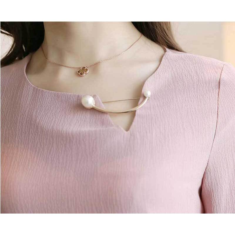 送料無料２〜4日後到着 コーラス 衣装 ブラウス 社交ダンス トップス 演奏会 襟元アクセサリー付き ブラウス 素材は楊柳無地 年間ご使用できます 結婚式 演奏会 |  | 06