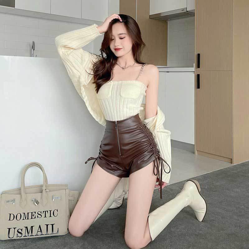 送料無料2〜3日後到着 レザーパンツ ホットパンツ シュートパンツ レディース サイドヒモシャーリングパンツに ソフトなブラウスでコーデネート S M L XL 黒 |  | 04