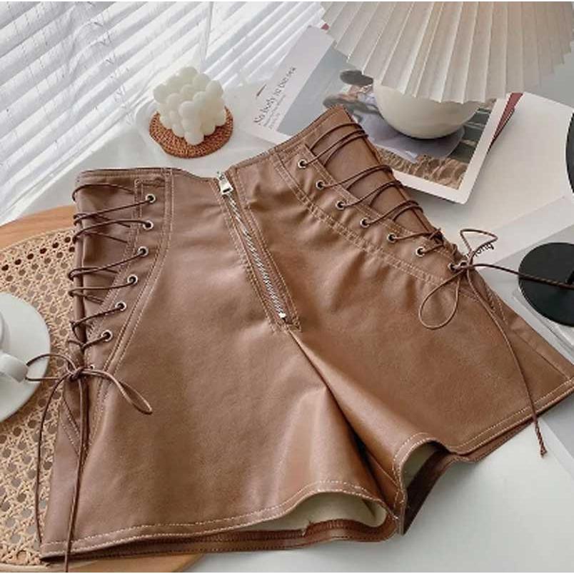 送料無料２〜3日後到着 レザーパンツ ショートパンツ 舞台 演奏 パンツ ステージ衣装 カラオケ衣装 レディースフェイクレザーショートパンツ S M L 黒 茶 |  | 03