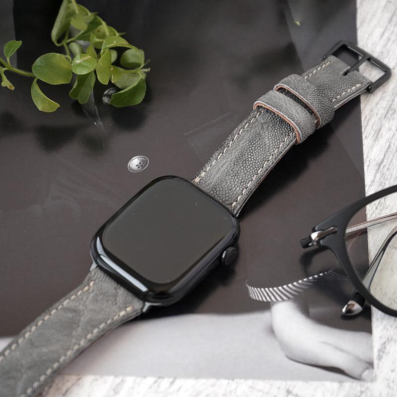 タカ様Apple Watch 44mm Apple Watch SE 第1世代 GPSモデル ゴールドアルミニウム