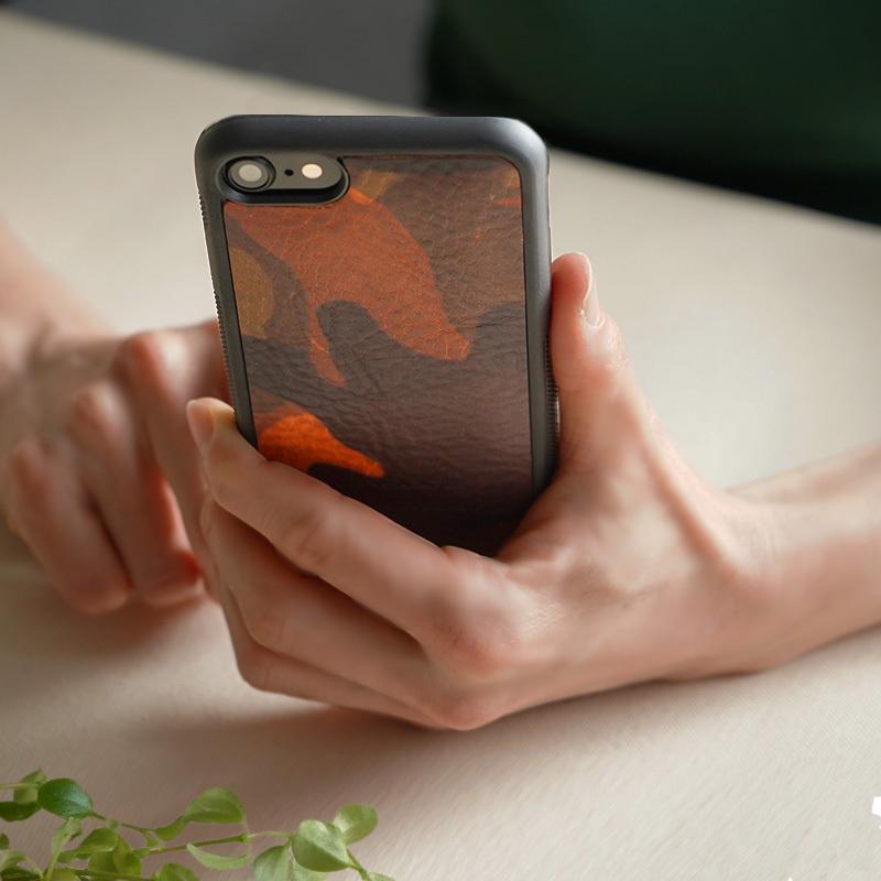 【極美品】Ferragamo iPhone SE /7/8 レザー ケース 本革 iPhone SE 第3世代 第2世代 / SE3 SE2 iPhone8 iPhone7 ケース 本革