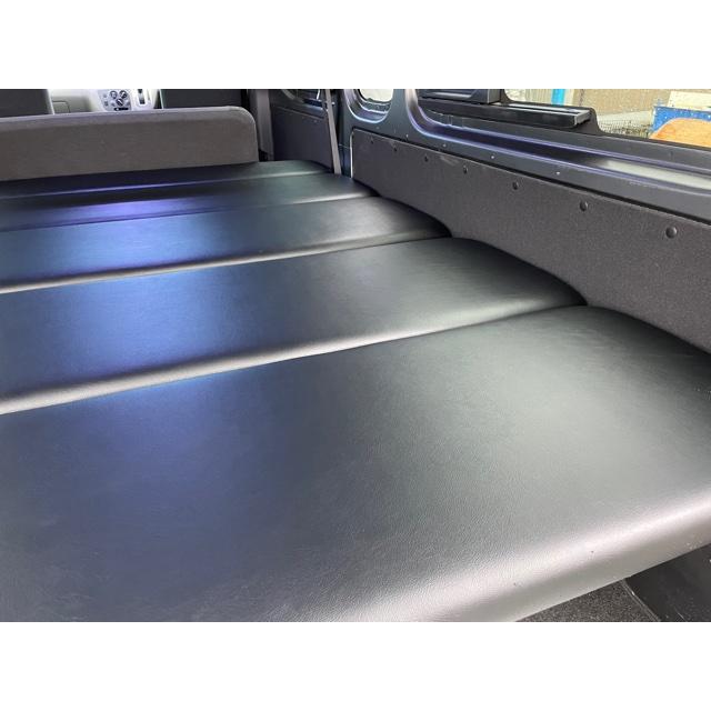 NV350/キャラバン 標準/ワイドボディー（車幅）スーパーロングEX/DX（6人乗り車両）用ベッドキット10mmクッション入りスタンダードレザータイプ |  | 03
