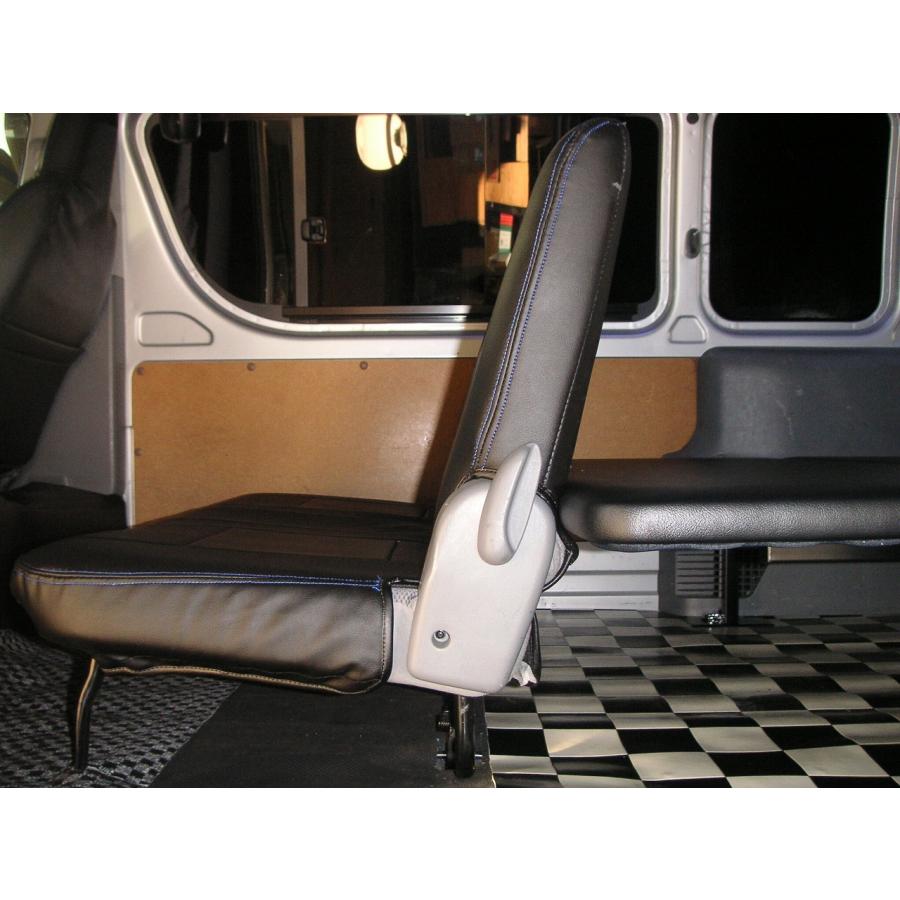 ハイエース/レジアスエース200系 ワイドボディー（車幅）スーパーロングDX用 ベッドキット 40mmクッション入り パンチングレザー |  | 06