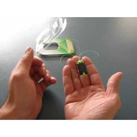 ソーラーバッタ　太陽でバッタが動き出します。 |  | 02