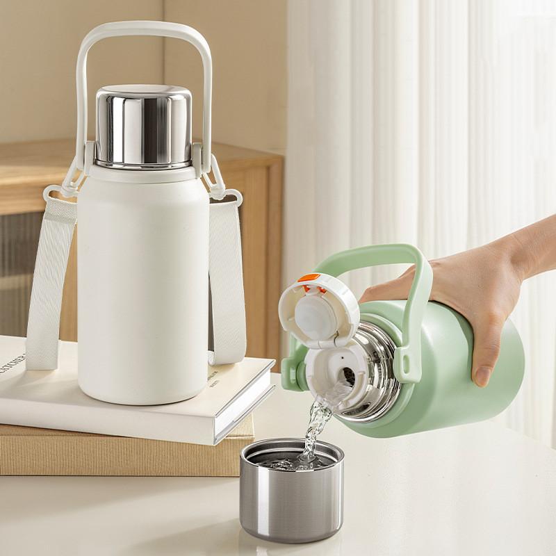 水筒 大容量 レディース メンズ 1リットル 1500ml 1000ml 800ml 無地 手提げ 保温 保冷 魔法瓶 ショルダーベルト付き ボトル |  | 11