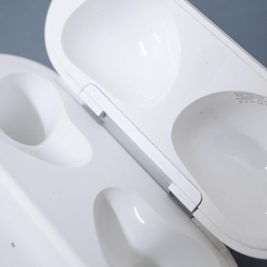 Apple AirPods 第三世代 充電ケースのみ A2897 USED品 ライト二 Apple AirPods 第三世代 充電ケースのみ A2897 USED品 ライト二