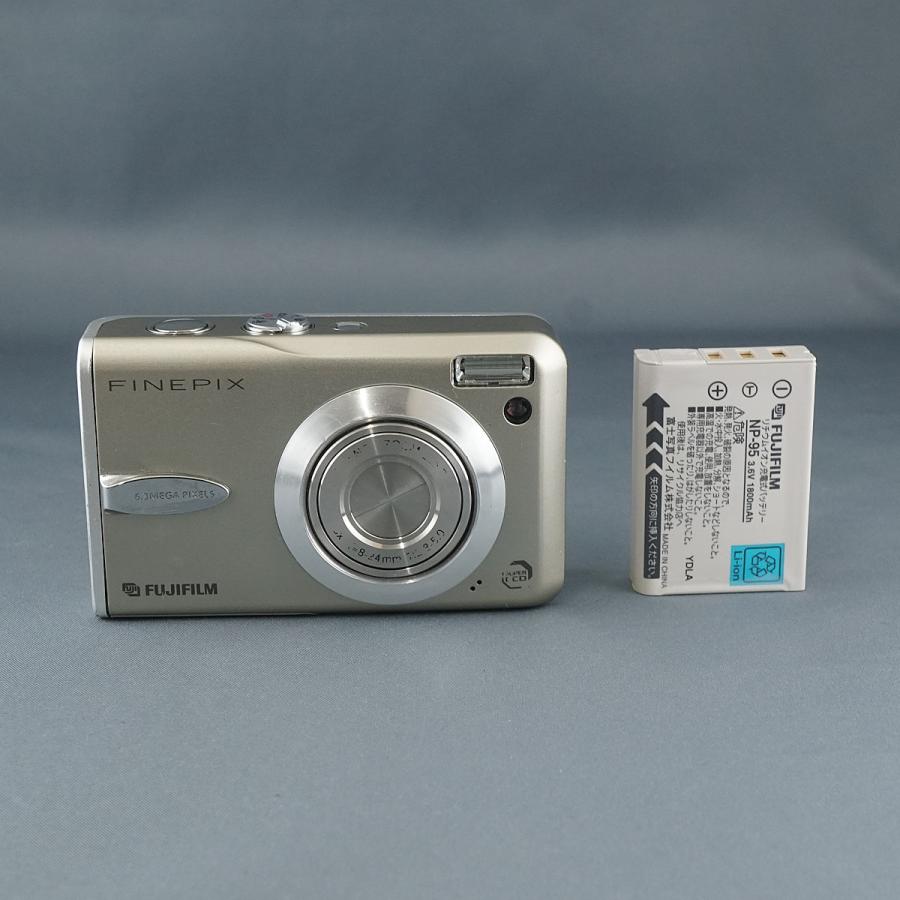 FinePix FUJIFILM F30 デジタルカメラ USED美品 光学3倍ズーム 630万