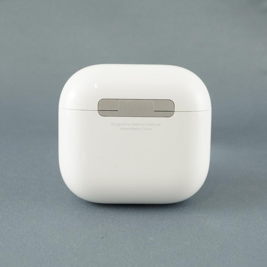 Apple Apple AirPods 4 充電ケースのみ USED美品 ノイズキャンセリング
