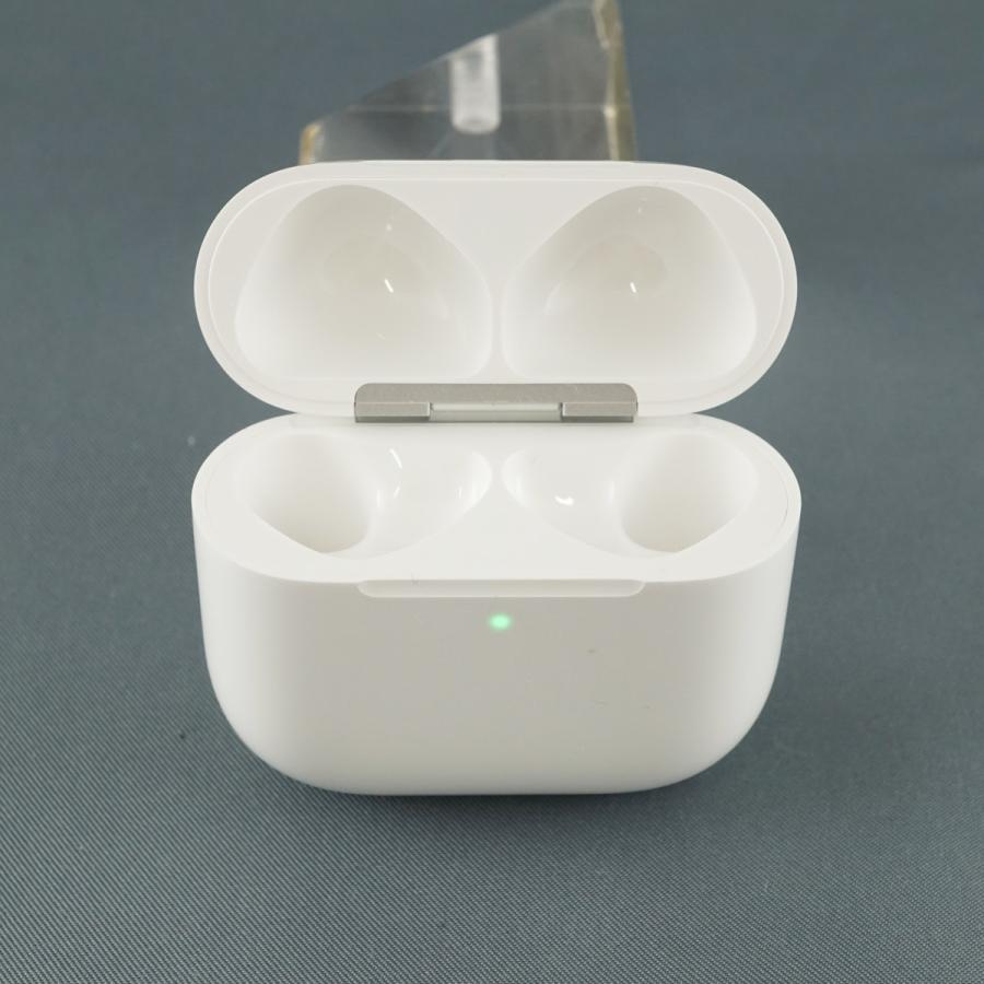 Apple Apple AirPods 4 充電ケースのみ USED美品 ノイズキャンセリング