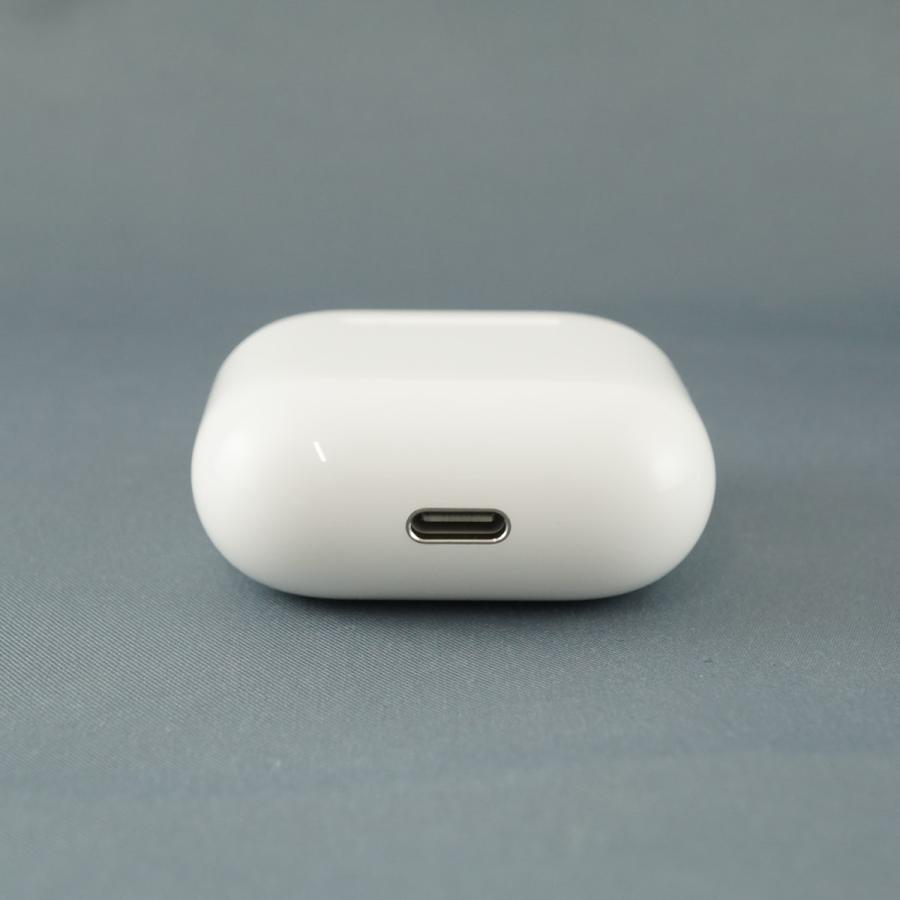 Apple Apple AirPods 4 充電ケースのみ USED美品 ノイズキャンセリング