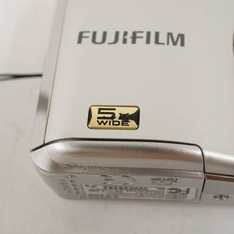 FUJIFILM　FinePix ax200 デジタルカメラ シルバー FUJIFILM FinePix AX200 Digital Camera with Deluxe Accessory Kit