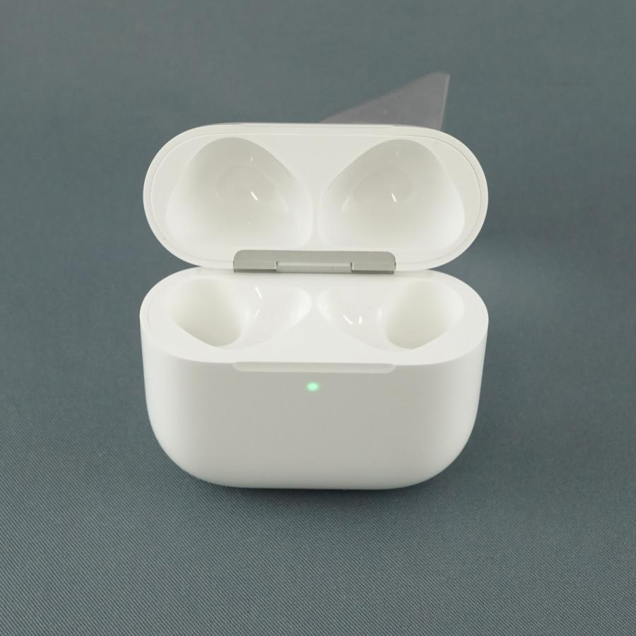 Apple Apple AirPods 4 充電ケースのみ USED超美品 ノイズキャンセ