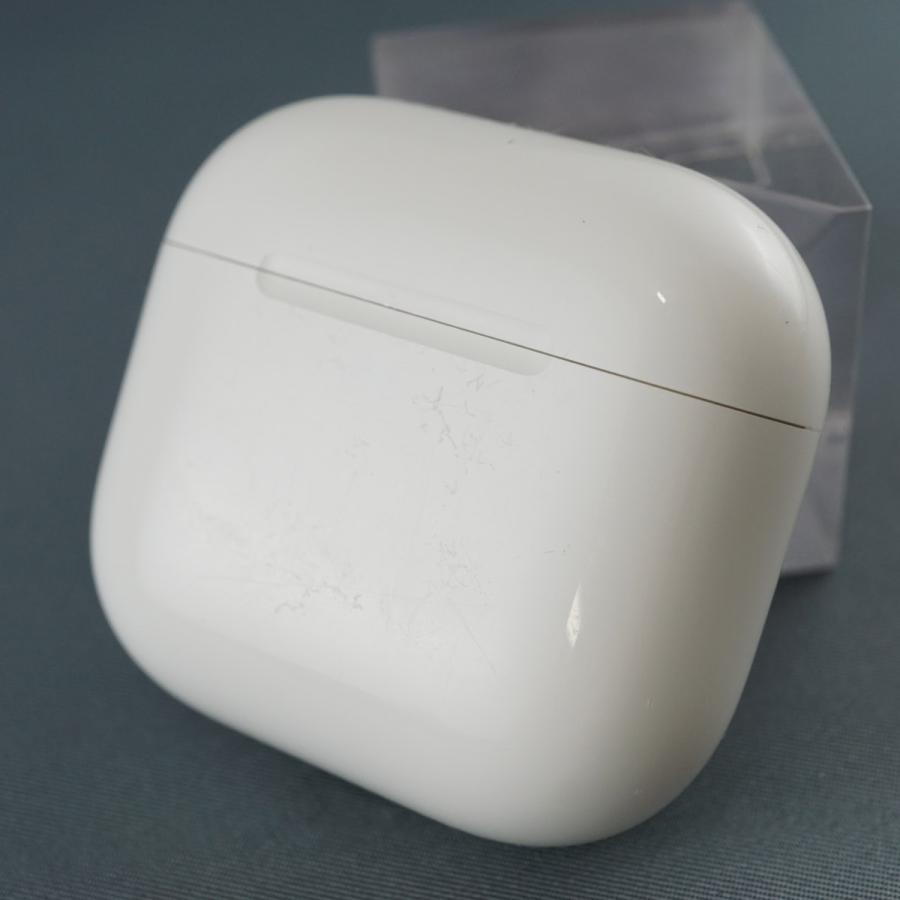 Apple Apple AirPods 4 USED美品 ノイズキャンセリングなし 第四世代