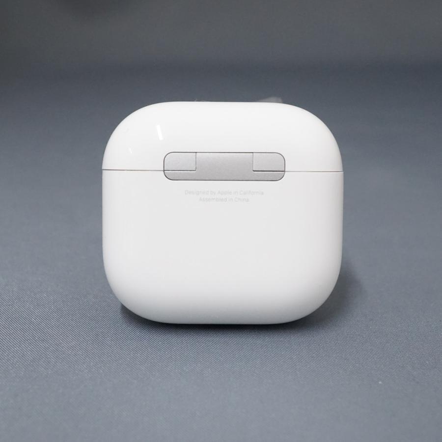 Apple Apple AirPods 4 充電ケースのみ USED美品 ノイズキャンセリング