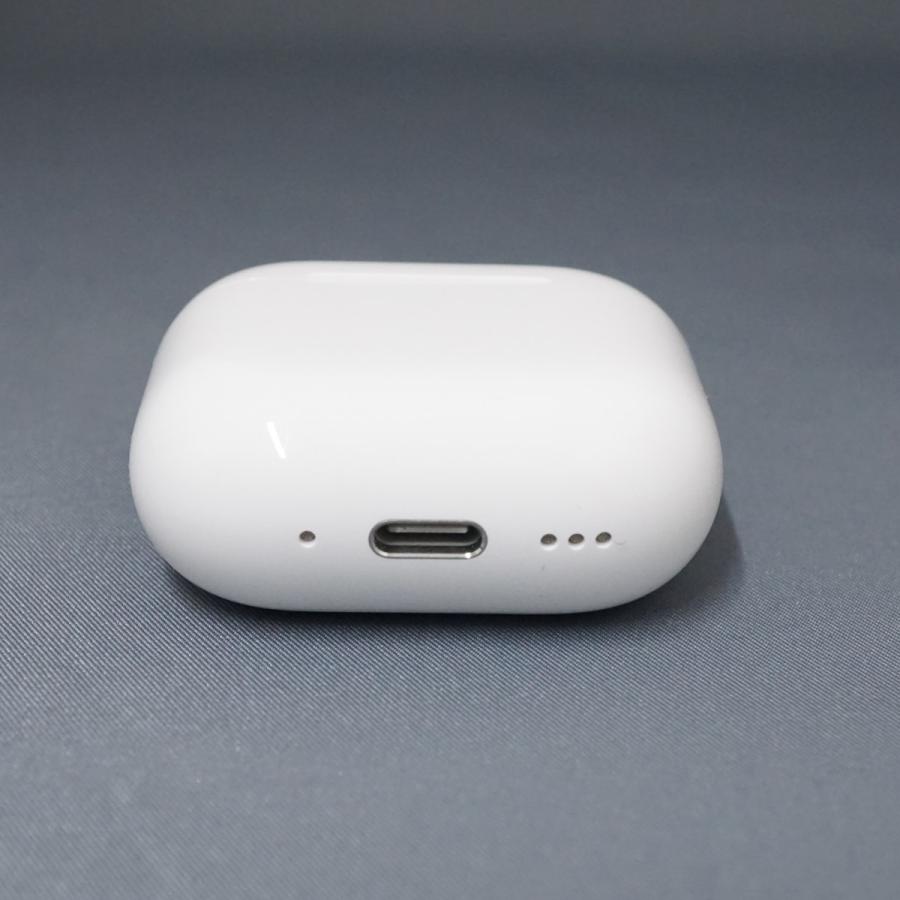 Apple Apple AirPods 4 充電ケースのみ USED美品 ノイズキャンセリング