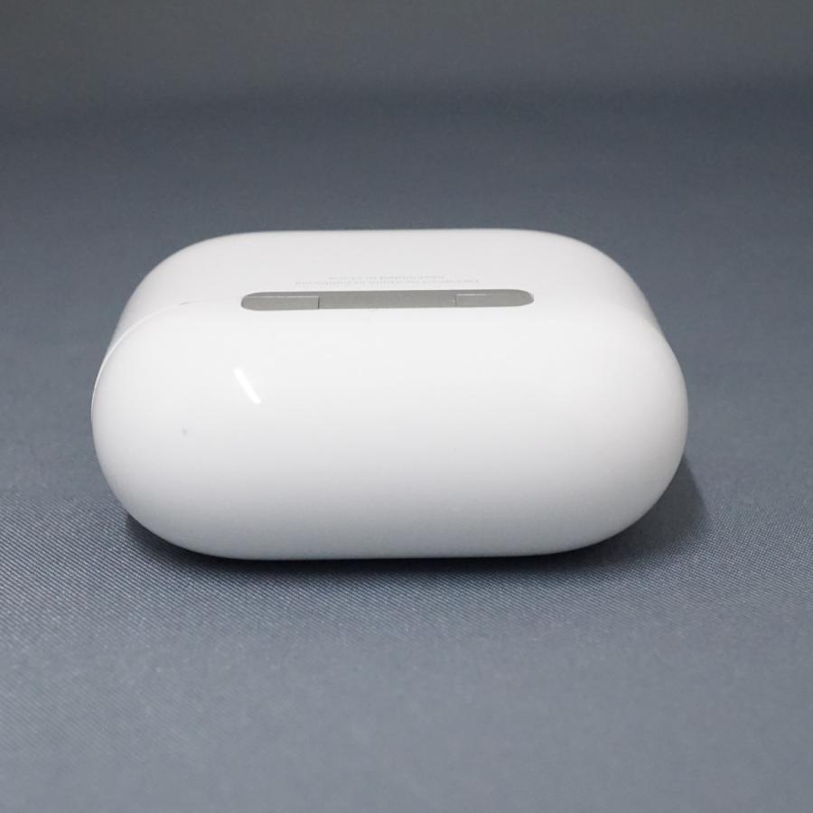 Apple Apple AirPods 4 充電ケースのみ USED美品 ノイズキャンセリング