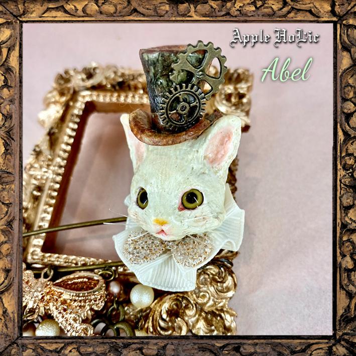 ピンブローチ White Cat Abel・白猫 アベル ハンドメイド アクセサリー 