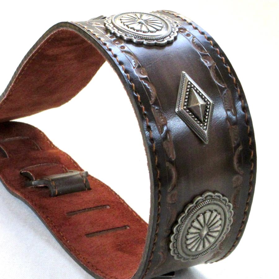 本革製ギター・ストラップ（オーバル＆ダイヤ・コンチョ） : WIZARD